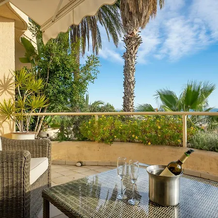3 Bedroom With Shared Pool And Amazing Sea Views *