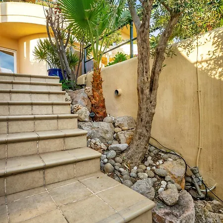 Villa 3 Bedroom With Shared Pool And Amazing Sea Views *